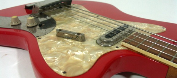Ein äußerst seltener alter Framus 5/165-52 Strato de Luxe Star Bass. Er ist aus den 60er Jahren und wirklich sehr gut erhalten für über 40 Jahre Lebenszeit. Bespannt kommt er […]